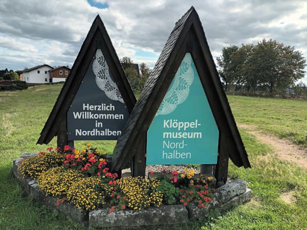 Ortseingang von Nordhalben in Bayern
